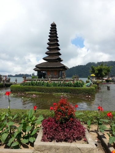 Храм Улун Дану, Бали, Индонезия
