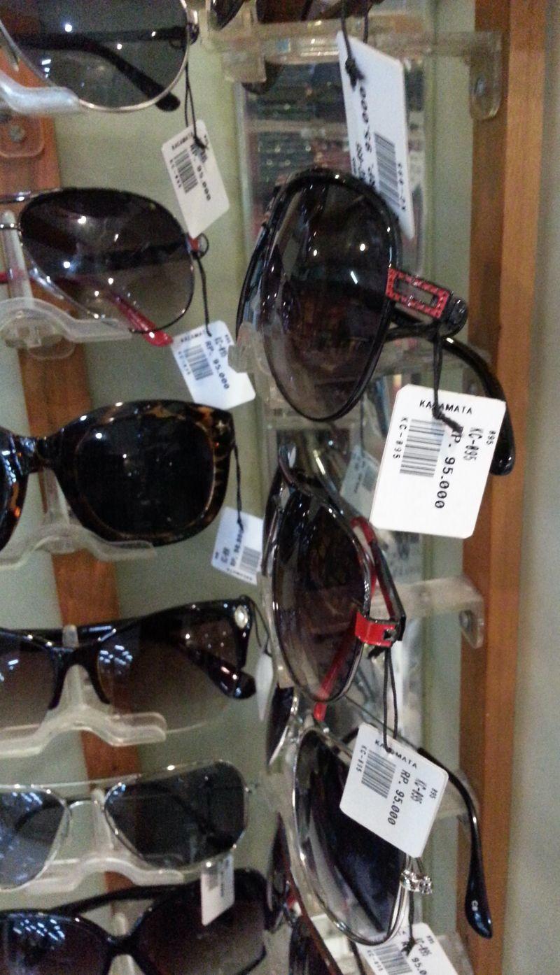 Солнцезащитные очки. 95 000 рупий