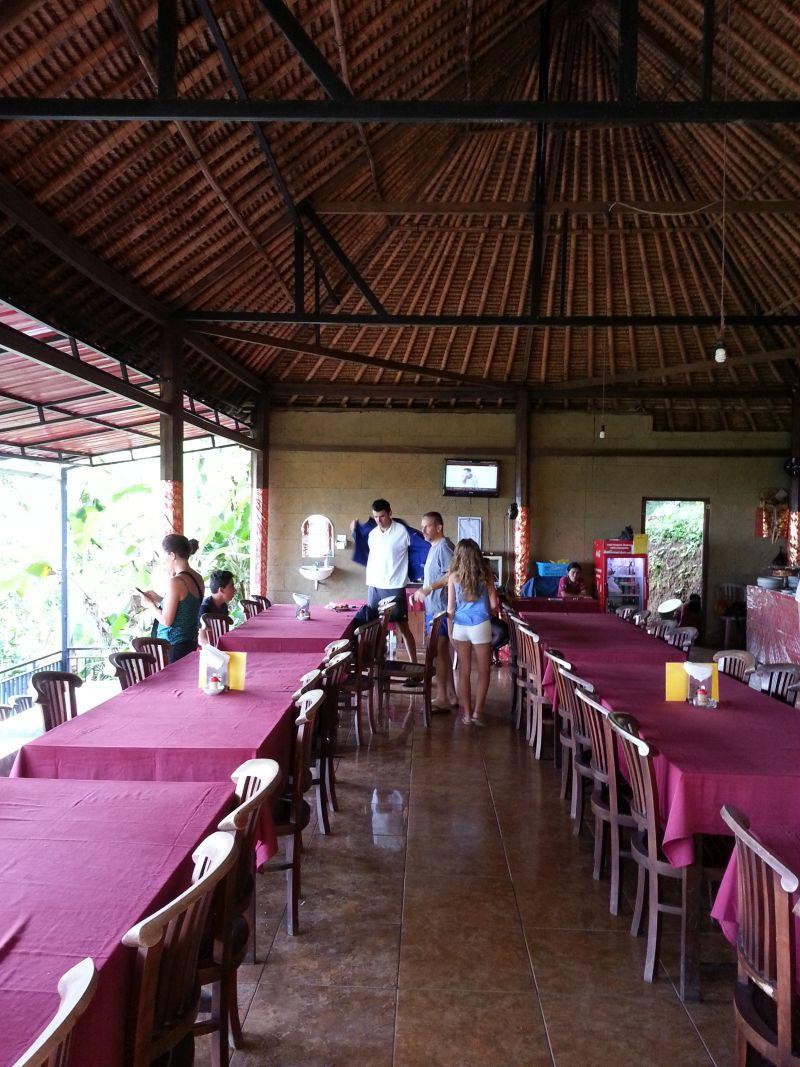 Кафе, конечная точка рафтинга по реке Telaga Waja (Телага Вая), Бали, Индонезия