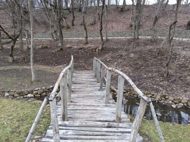 Деревянный мостик
